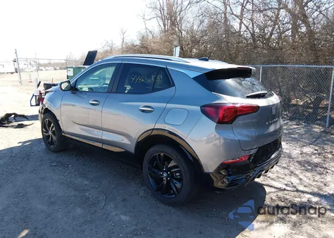 2024 Buick Encore Gx Sport Touring Awd z USA, uszkodzony, nr VIN KL4AMESL3RB054658